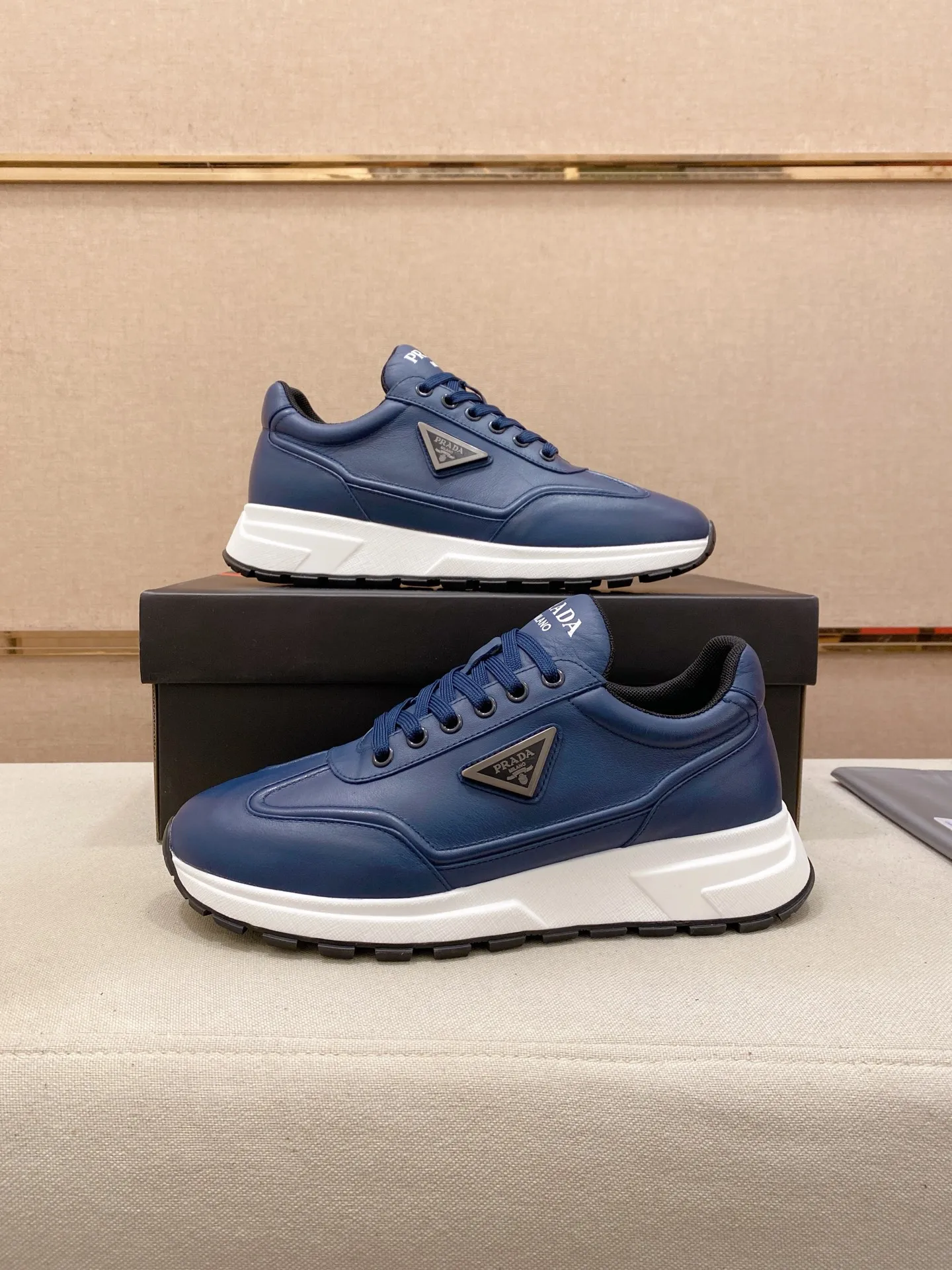 Factory price 600💰 ✔️✔️✔️High version High-quality new PRADA counters are on the market at the same time. The new men's shoes and 😘fabrics are selected from first-layer cowhide and are made by pure handicrafts. Lining: Full cowhide lining. 👍🏿 High-end ☄️ air-cushion molded anti-slip rubber outsole, exquisite lines, simple and elegant, comfortable and high-end for leisure travel. Code number: 38 to 45
